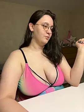 Snapshot of hungry1bunny chatting on 10.25.25 hungry1bunny online show from 10.25.25