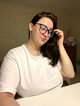 Snapshot of hungry1bunny chatting on 11.10.25 hungry1bunny online show from 11.10.25