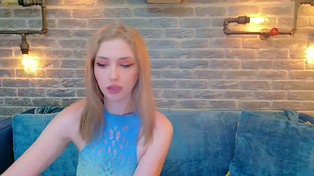 Snapshot of LisaCaprice chatting on 06.23.26 LisaCaprice online show from 06.23.26