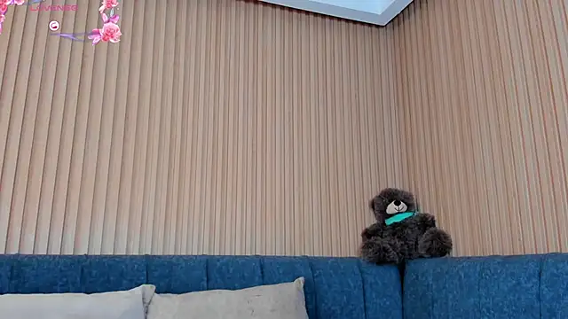 Snapshot of kathecute__ chatting on 10.29.25 kathecute online show from 10.29.25