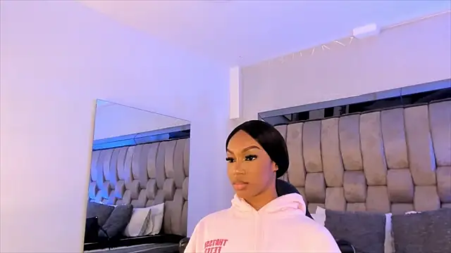 Snapshot of ChaynnaCooper chatting on 02.10.25 ChaynnaCooper online show from 02.10.25