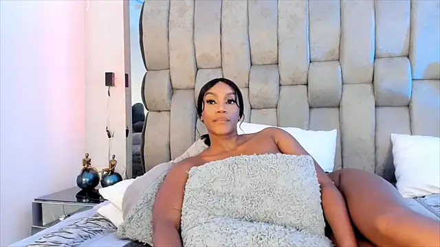 Snapshot of ChaynnaCooper chatting on 02.11.25 ChaynnaCooper online show from 02.11.25