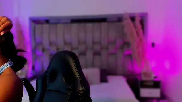 ChaynnaCooper online show from 12.21.25