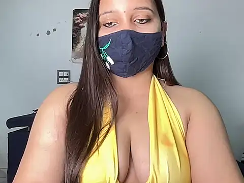 Snapshot of Varnika_aarora chatting on 10.11.25 Varnika aarora online show from 10.11.25