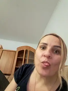 Snapshot of Malichkaanna30 chatting on 12.15.24 Malichkaanna30 online show from 12.15.24