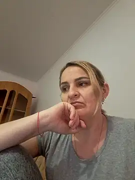 Snapshot of Malichkaanna30 chatting on 02.14.25 Malichkaanna30 online show from 02.14.25