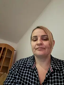 Snapshot of Malichkaanna30 chatting on 02.15.25 Malichkaanna30 online show from 02.15.25