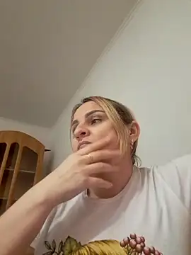 Snapshot of Malichkaanna30 chatting on 03.02.25 Malichkaanna30 online show from 03.02.25