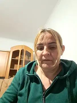 Snapshot of Malichkaanna30 chatting on 09.30.25 Malichkaanna30 online show from 09.30.25