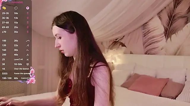 Snapshot of AliceLiddelle chatting on 11.25.25 AliceLiddelle online show from 11.25.25