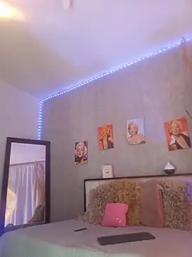 nahiarapalmer19 online show from 10.17.25