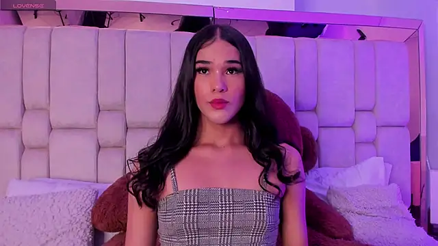 Isa Little Star online show from 02.14.25