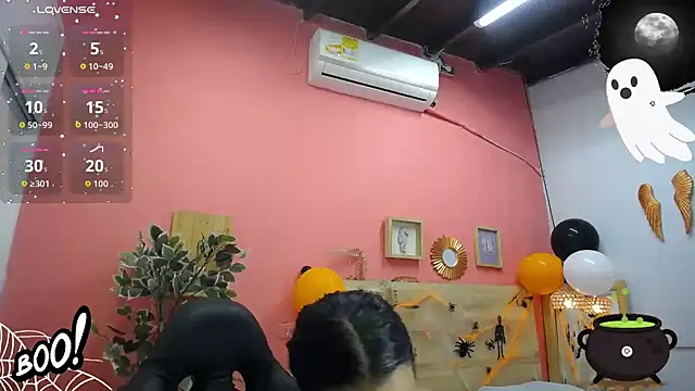 scarlet-foox online show from 10.26.25