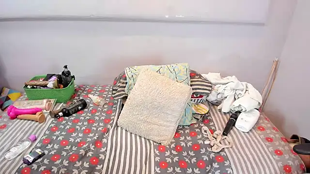 latinasexymoon online show from 02.25.25