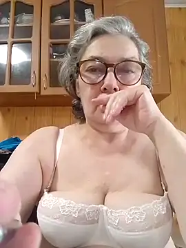 Snapshot of IrinaSweet54 chatting on 06.27.26 IrinaSweet54 online show from 06.27.26