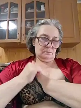 Snapshot of IrinaSweet54 chatting on 07.18.26 IrinaSweet54 online show from 07.18.26