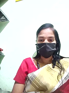 Snapshot of anusiya01 chatting on 09.30.25 anusiya01 online show from 09.30.25