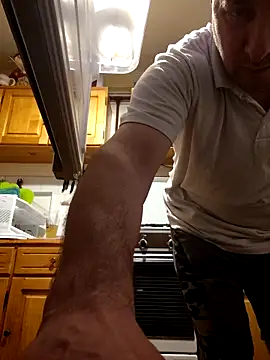 Snapshot of intx800 chatting on 03.19.25 intx800 online show from 03.19.25