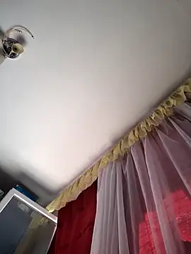 Snapshot of intx800 chatting on 09.28.25 intx800 online show from 09.28.25