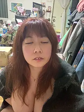 Snapshot of Nolstein chatting on 02.04.25 Nolstein online show from 02.04.25