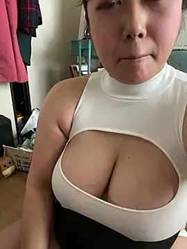 Snapshot of Nolstein chatting on 03.20.25 Nolstein online show from 03.20.25