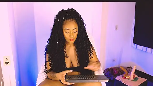 Emily Williams12 online show from 09.21.25