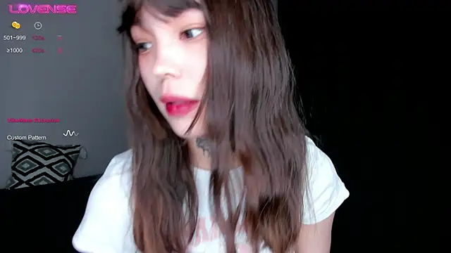 Dark Ester online show from 11.17.25