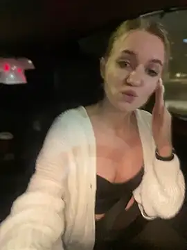 Snapshot of Devill_Angel_ chatting on 12.20.24 Devill Angel online show from 12.20.24