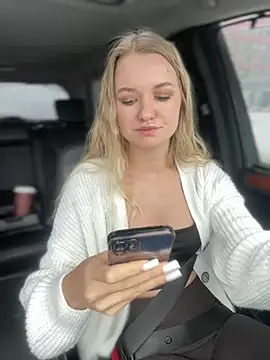 Snapshot of Devill_Angel_ chatting on 12.21.24 Devill Angel online show from 12.21.24