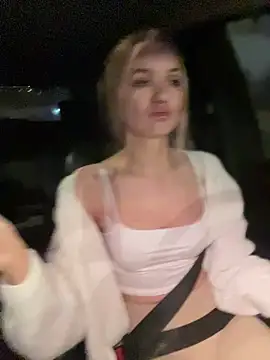 Snapshot of Devill_Angel_ chatting on 12.21.24 Devill Angel online show from 12.21.24