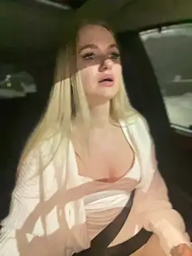 Snapshot of Devill_Angel_ chatting on 01.12.25 Devill Angel online show from 01.12.25