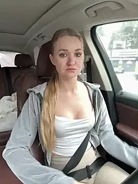 Snapshot of Devill_Angel_ chatting on 02.28.25 Devill Angel online show from 02.28.25