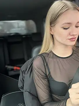 Snapshot of Devill_Angel_ chatting on 03.04.25 Devill Angel online show from 03.04.25