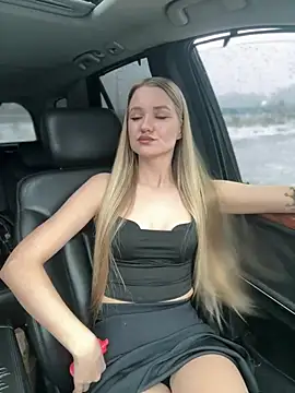 Snapshot of Devill_Angel_ chatting on 03.04.25 Devill Angel online show from 03.04.25