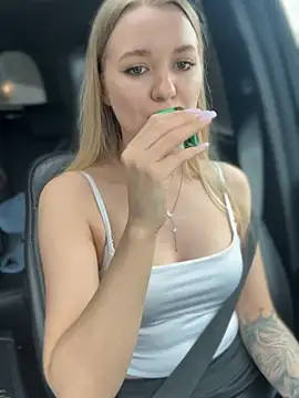 Snapshot of Devill_Angel_ chatting on 03.11.25 Devill Angel online show from 03.11.25