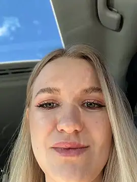 Snapshot of Devill_Angel_ chatting on 03.19.25 Devill Angel online show from 03.19.25