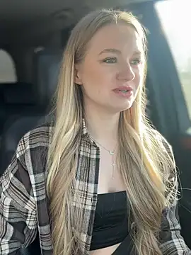 Snapshot of Devill_Angel_ chatting on 03.23.25 Devill Angel online show from 03.23.25