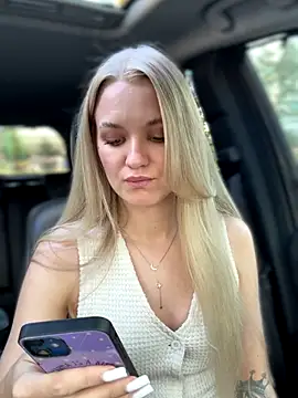 Snapshot of Devill_Angel_ chatting on 09.11.25 Devill Angel online show from 09.11.25