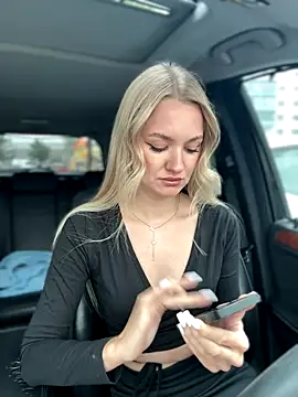 Snapshot of Devill_Angel_ chatting on 09.13.25 Devill Angel online show from 09.13.25