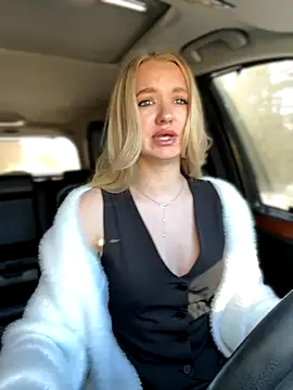 Snapshot of Devill_Angel_ chatting on 10.01.25 Devill Angel online show from 10.01.25