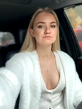 Snapshot of Devill_Angel_ chatting on 10.10.25 Devill Angel online show from 10.10.25