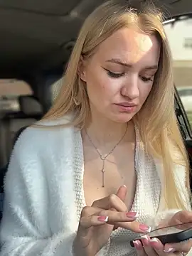 Snapshot of Devill_Angel_ chatting on 10.18.25 Devill Angel online show from 10.18.25