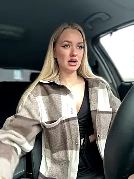 Snapshot of Devill_Angel_ chatting on 10.23.25 Devill Angel online show from 10.23.25