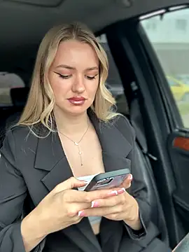 Snapshot of Devill_Angel_ chatting on 10.25.25 Devill Angel online show from 10.25.25