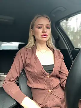 Snapshot of Devill_Angel_ chatting on 10.27.25 Devill Angel online show from 10.27.25