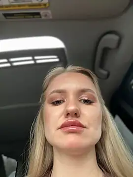 Snapshot of Devill_Angel_ chatting on 11.08.25 Devill Angel online show from 11.08.25