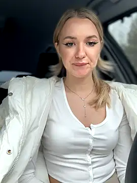 Snapshot of Devill_Angel_ chatting on 11.17.25 Devill Angel online show from 11.17.25