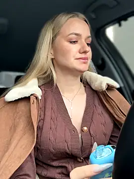 Snapshot of Devill_Angel_ chatting on 11.19.25 Devill Angel online show from 11.19.25