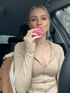 Snapshot of Devill_Angel_ chatting on 11.20.25 Devill Angel online show from 11.20.25