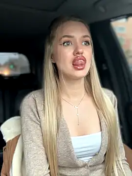 Snapshot of Devill_Angel_ chatting on 12.01.25 Devill Angel online show from 12.01.25